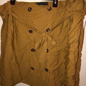 Skirt size 3 from fashion to figure. With tag